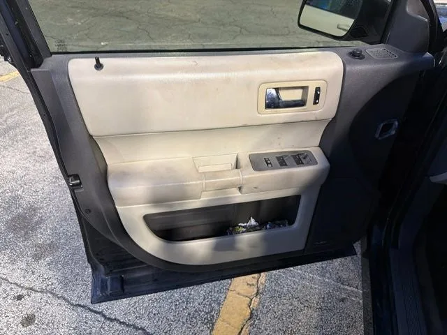2011 Ford Flex SE photo 11