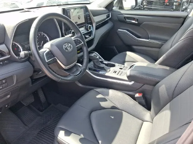 2026 Toyota Highlander XLE photo 11