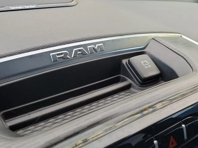 2024 RAM 1500 Laramie photo 26