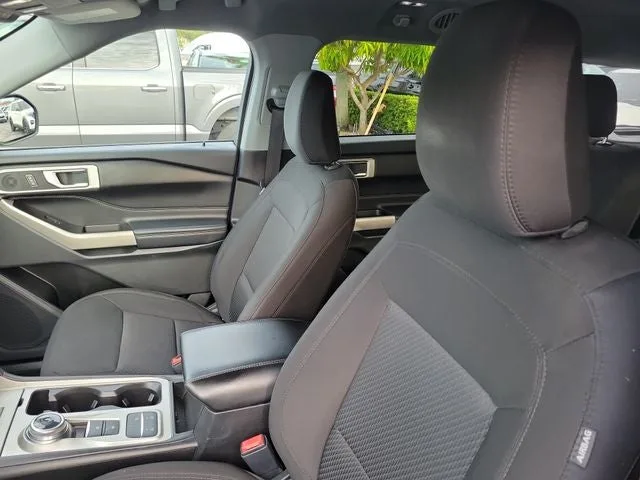 2022 Ford Explorer XLT photo 9