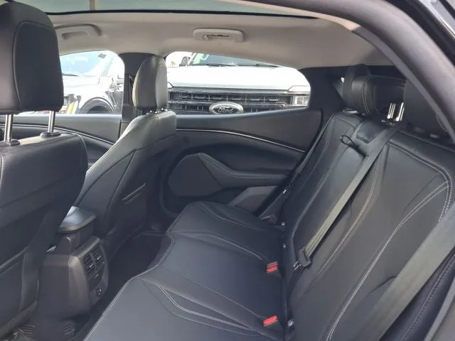 2023 Ford Mustang Mach-E Premium photo 7