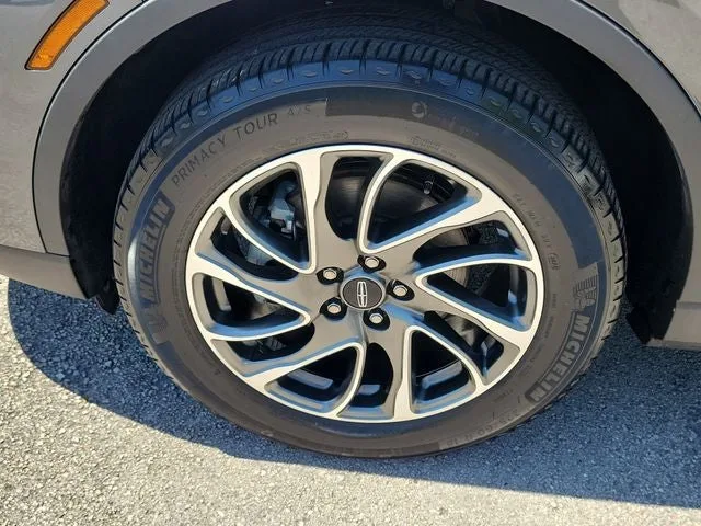 2022 Lincoln Corsair Standard photo 8