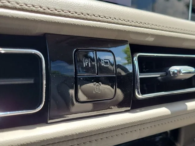 2023 Lincoln Nautilus Standard photo 28