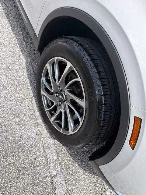 2022 Lincoln Corsair Standard photo 3