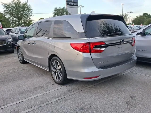 2022 Honda Odyssey Touring photo 3