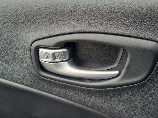 2019 Jeep Compass Latitude photo 14