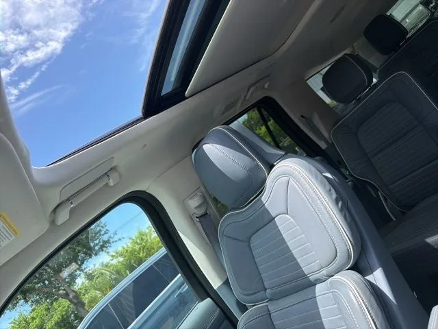 2022 Lincoln Navigator L Black Label photo 8