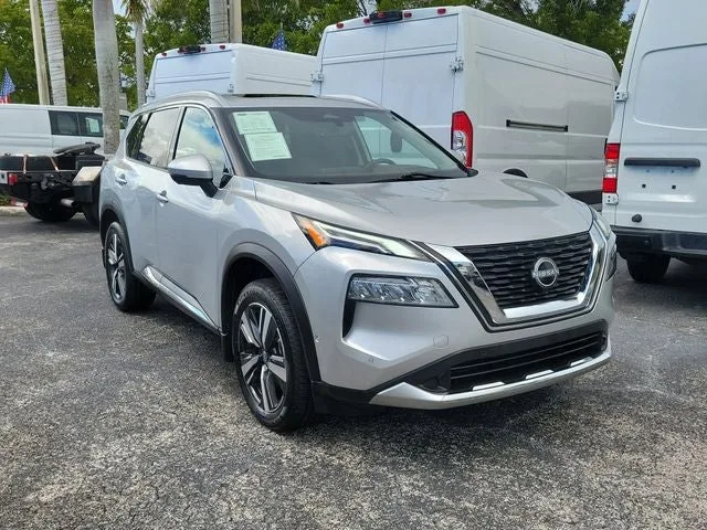 2023 Nissan Rogue Platinum photo 2