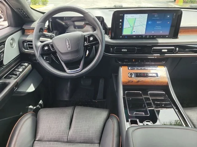 2025 Lincoln Aviator Black Label Premium photo 19
