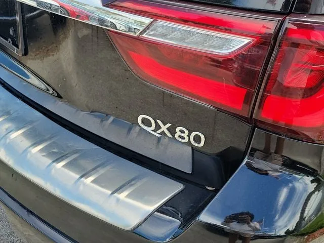 2019 INFINITI QX80 LUXE photo 5