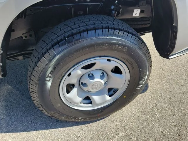 2022 Toyota Tacoma SR V6 photo 10