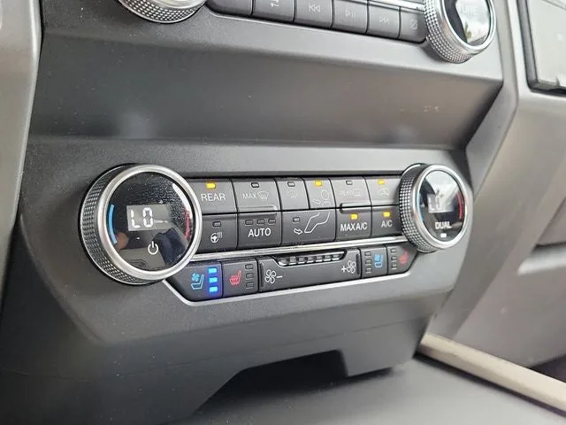 2020 Ford Expedition XLT photo 29