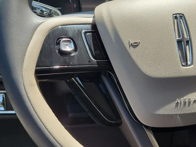 2022 Lincoln Corsair Standard photo 23