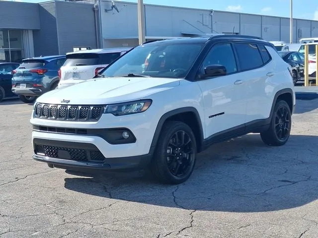 2023 Jeep Compass Latitude photo 2