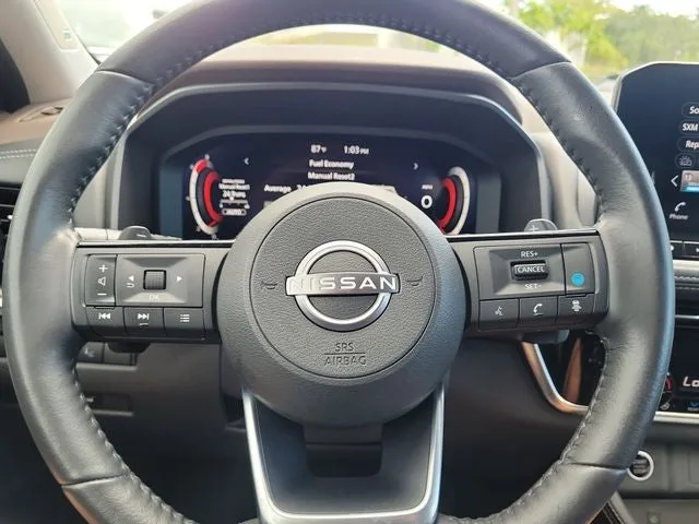 2023 Nissan Rogue Platinum photo 13