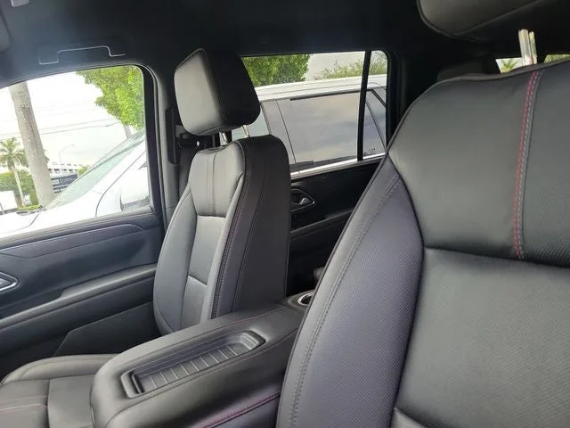 2023 Chevrolet Suburban RST photo 14