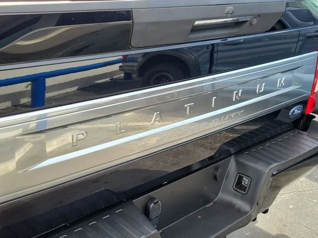 2022 Ford F-350SD Platinum DRW photo 5