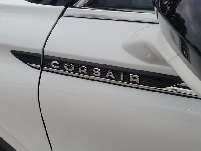2023 Lincoln Corsair Standard photo 8