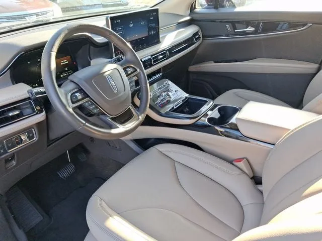 2022 Lincoln Nautilus Standard photo 11