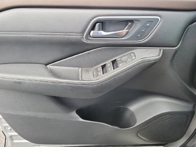 2023 Nissan Rogue Platinum photo 28