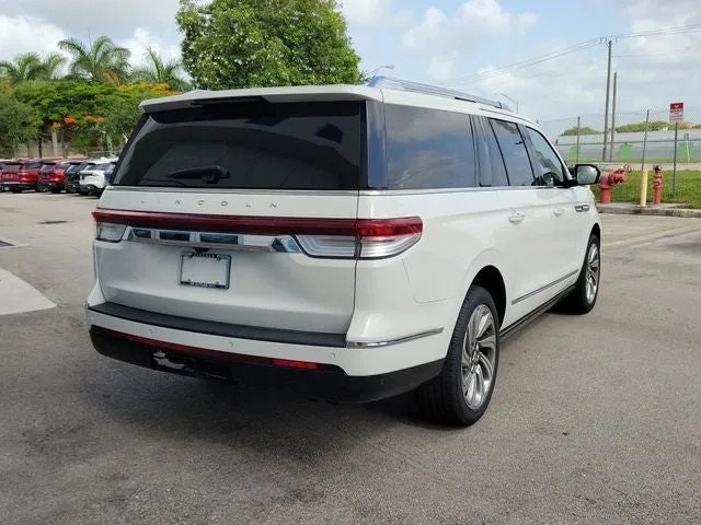 2022 Lincoln Navigator L Reserve photo 6
