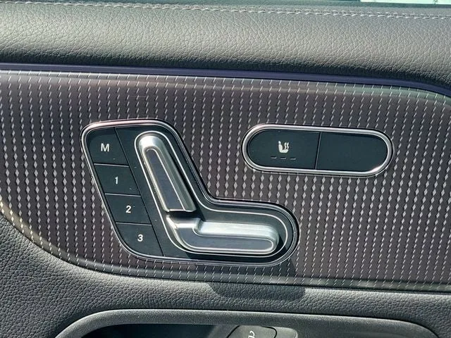 2023 Mercedes-Benz GLB GLB 250 photo 26