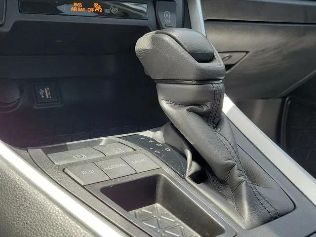 2024 Toyota RAV4 LE photo 27