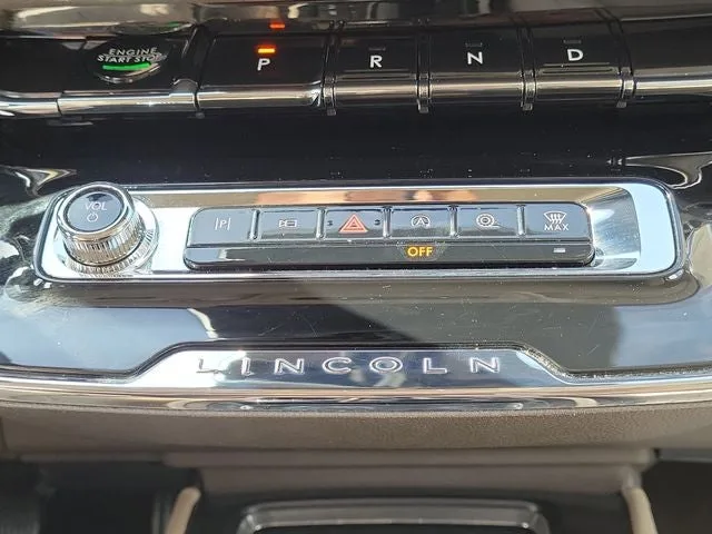 2023 Lincoln Corsair Standard photo 27