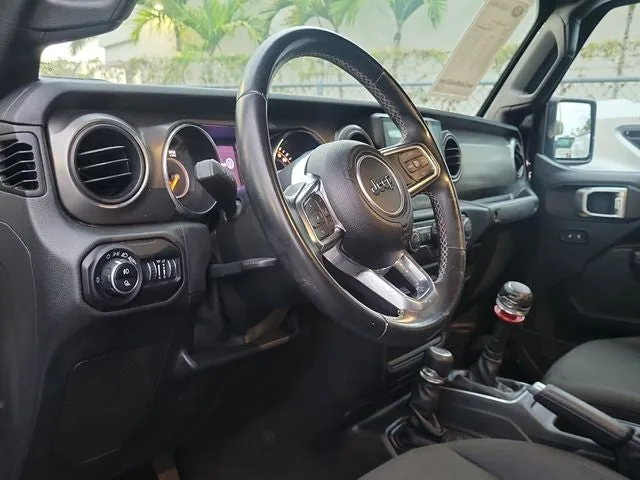 2020 Jeep Gladiator Sport photo 16