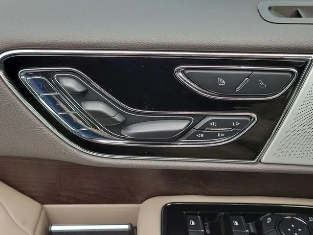2022 Lincoln Navigator L Reserve photo 17