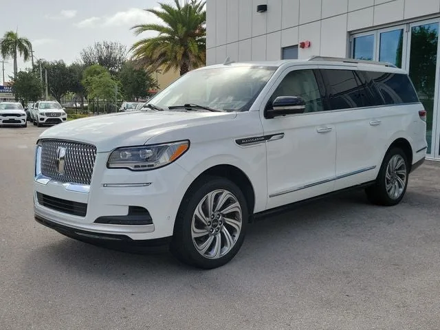 2022 Lincoln Navigator L Reserve photo 3