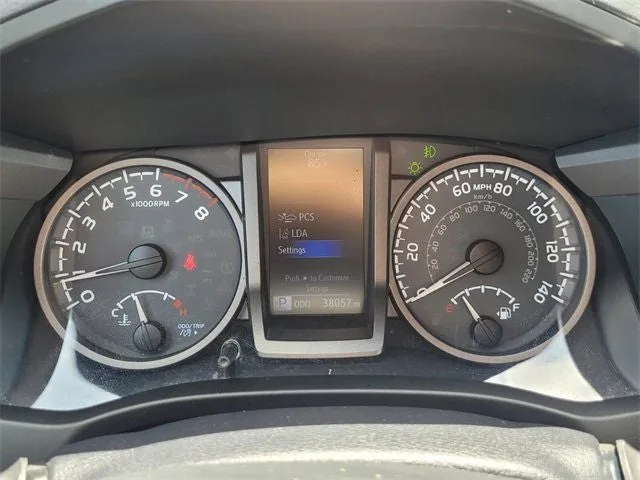 2018 Toyota Tacoma TRD Sport V6 photo 21