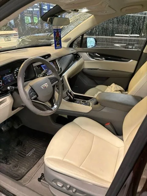 2023 Cadillac XT6 Premium Luxury photo 3