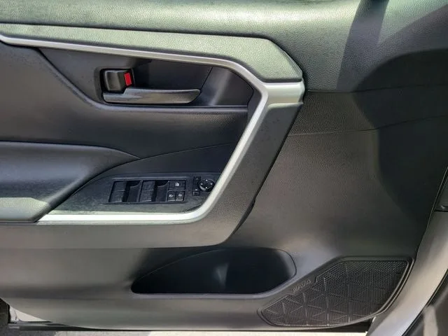 2024 Toyota RAV4 LE photo 13