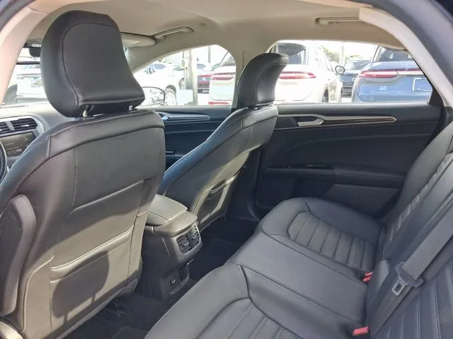 2016 Ford Fusion Energi SE Luxury photo 5