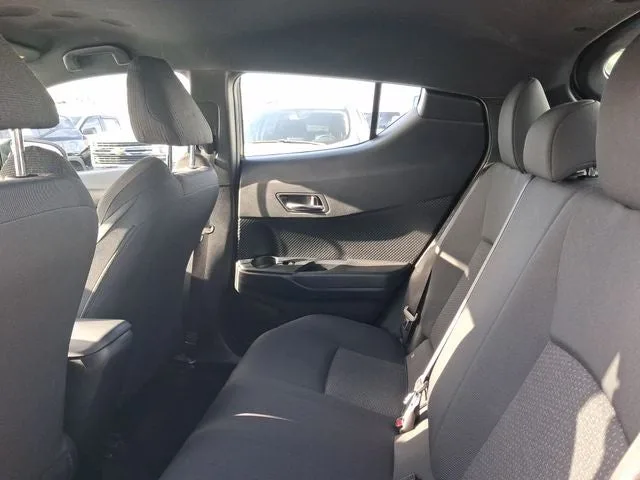 2019 Toyota C-HR LE photo 6