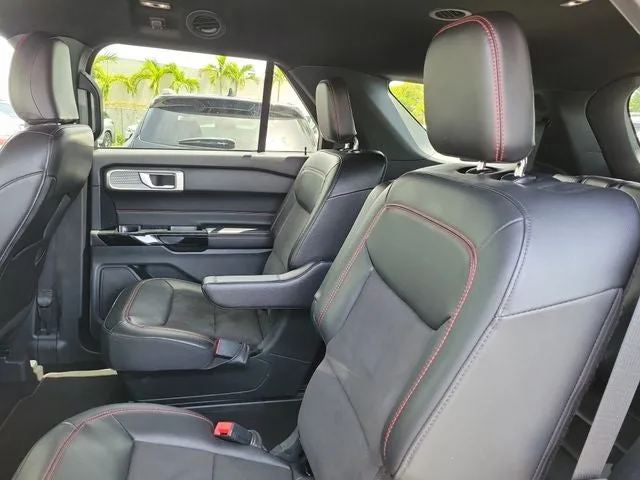 2023 Ford Explorer ST-Line photo 10