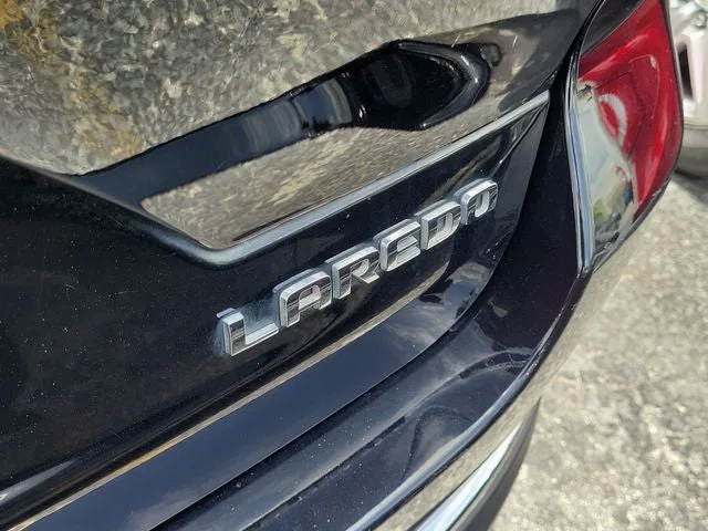 2023 Jeep Grand Cherokee Laredo photo 5
