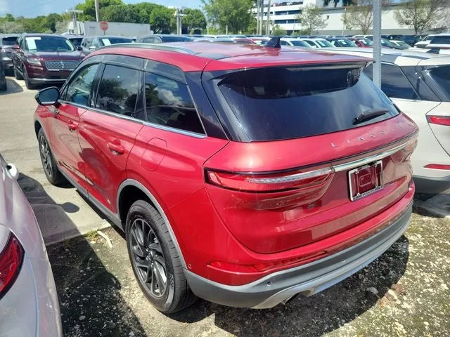 2020 Lincoln Corsair Standard photo 3