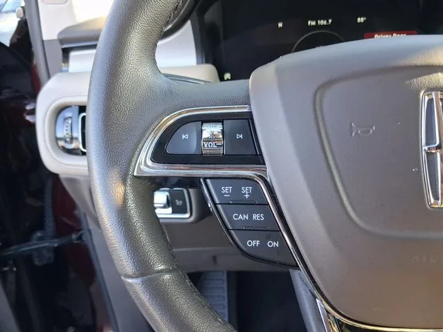 2022 Lincoln Nautilus Standard photo 17