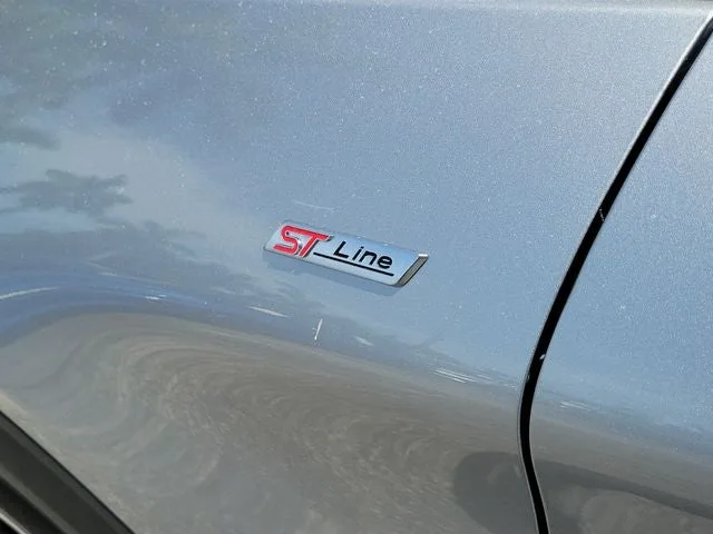 2023 Ford Explorer ST-Line photo 5