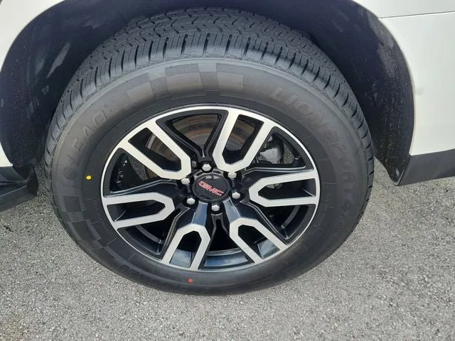 2022 GMC Yukon AT4 photo 10