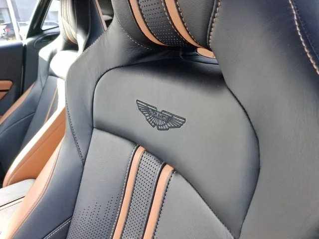 2020 Aston Martin Vantage Base photo 9