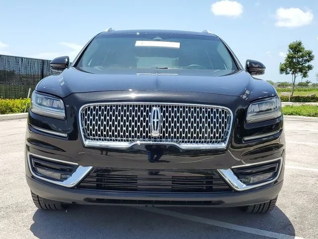 2019 Lincoln Nautilus Select photo 2