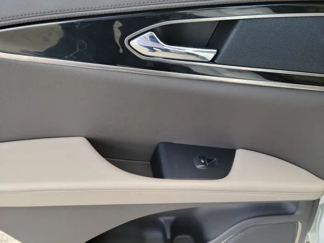 2020 Lincoln Corsair Standard photo 8