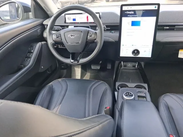 2023 Ford Mustang Mach-E Premium photo 9