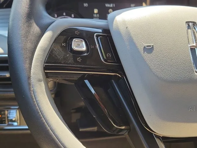 2022 Lincoln Corsair Standard photo 20