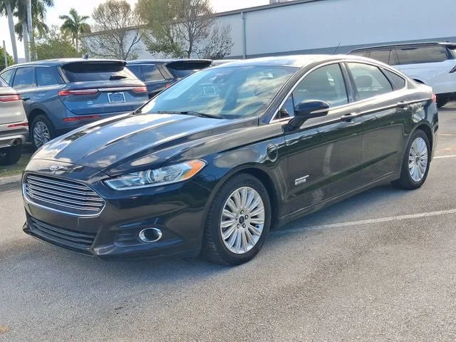 2016 Ford Fusion Energi SE Luxury photo 2