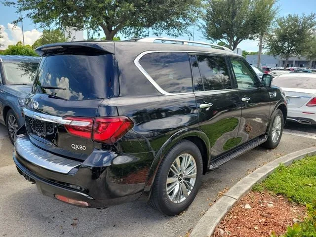 2019 INFINITI QX80 LUXE photo 4