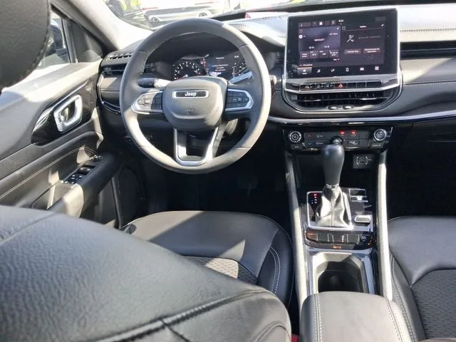 2023 Jeep Compass Latitude photo 8